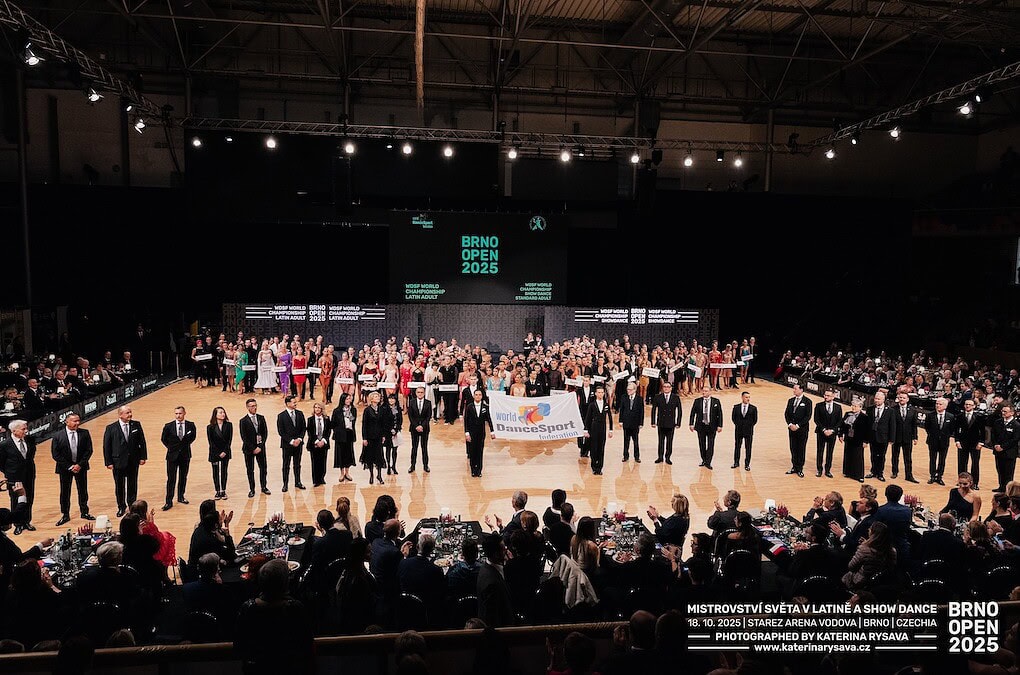 Kometa roztančila svět